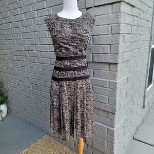 Halogen Womens Dress Sz 2 Empire Waist Taupe & Black Pleated